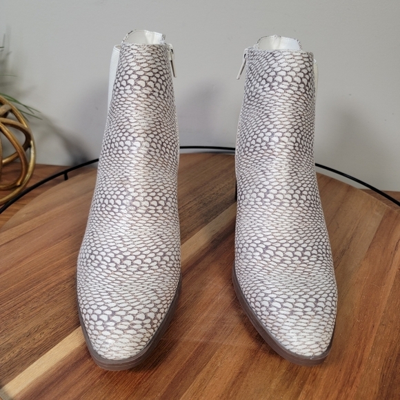 The Limited Kiki Vegan Eather Ankle Boots Booties Size 8 - Picture 9 of 13